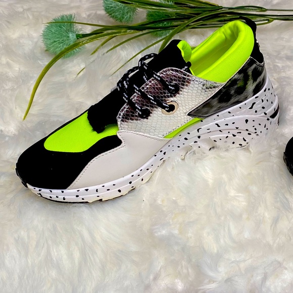 Private Label Shoes - Neon Platform Sneaker for a fun sporty look